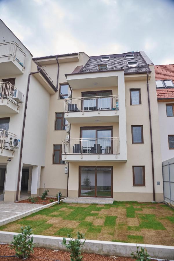 Sunlight Red Szeged Apartment Екстериор снимка